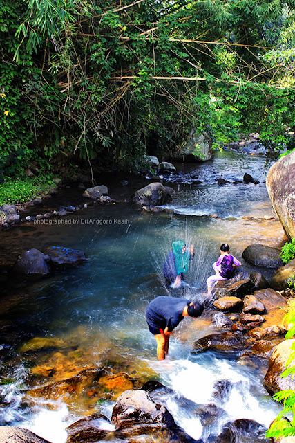Main air di sungai Cireong Main air di sungai Cireong