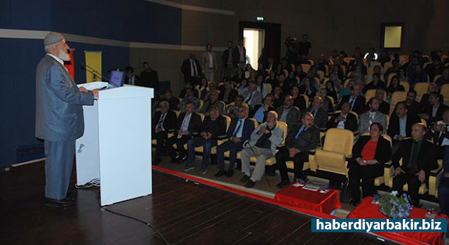 Hişmendiya pirtûkê ya ku di civakên Îslamê de heye di tu civakê de tune DIYARBEKIR-Li Diyarbekirê bi minasebeta Heftiya Pirtûkxaneyan a 53 yemîn bi sernava “Pirtûkxaneyên ku Mekanên sêyemîn in” bername hat lidarxistin. Di bernam de qala girîngiya pirtûkan hat kirin.