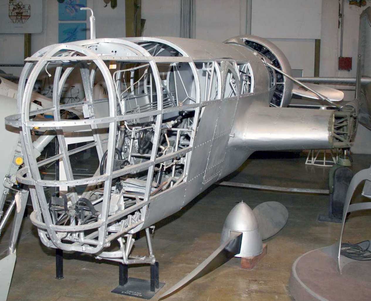 nhungdoicanh Abrams P1 Explorer