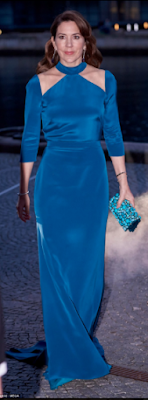 Robe Jesper Hovring / minaudière Prada