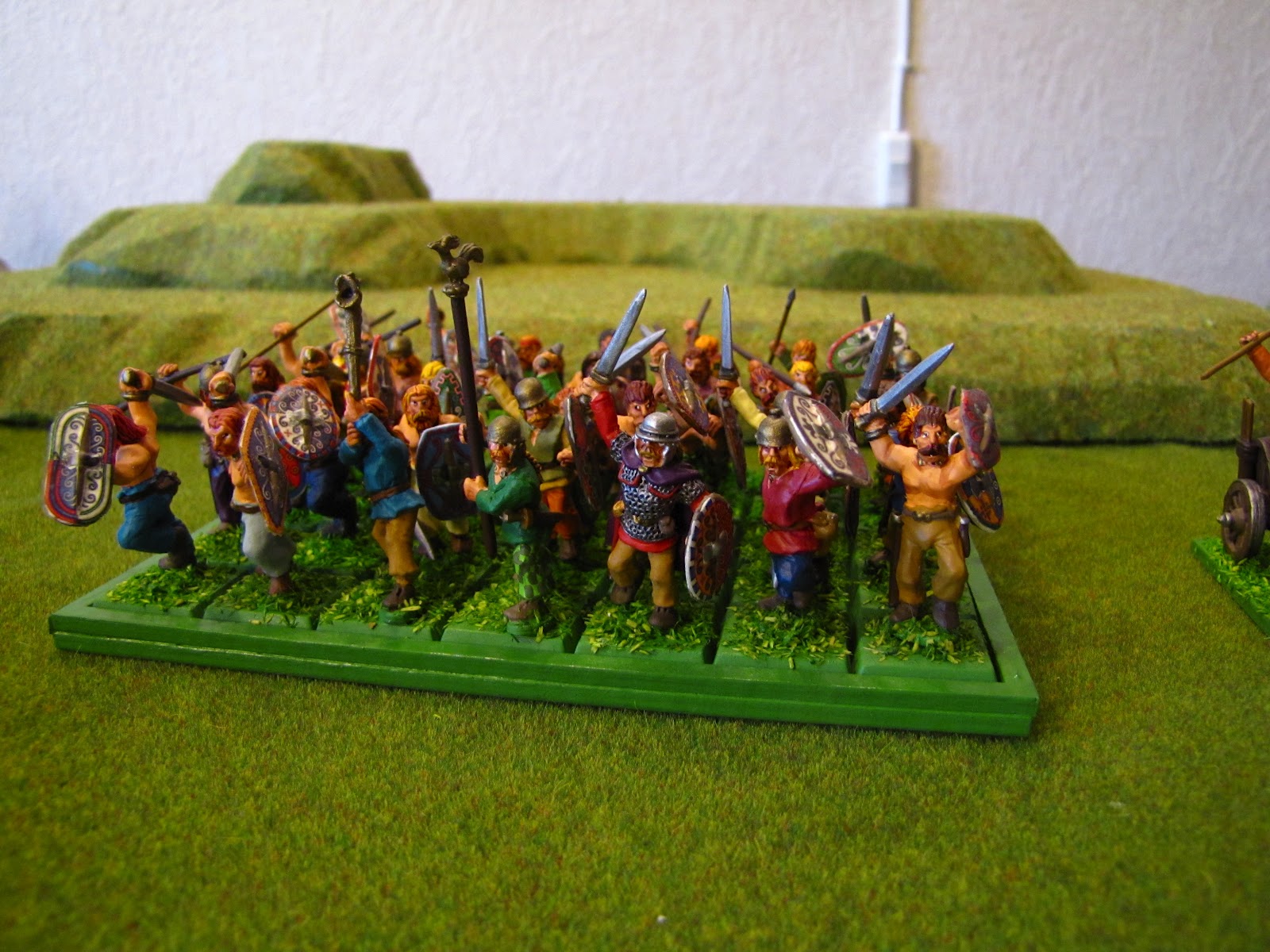 Grappe De Figurines Guerriers Gaulois HÄT 8139 échelle 1/72 - Occasion Comme Neuf