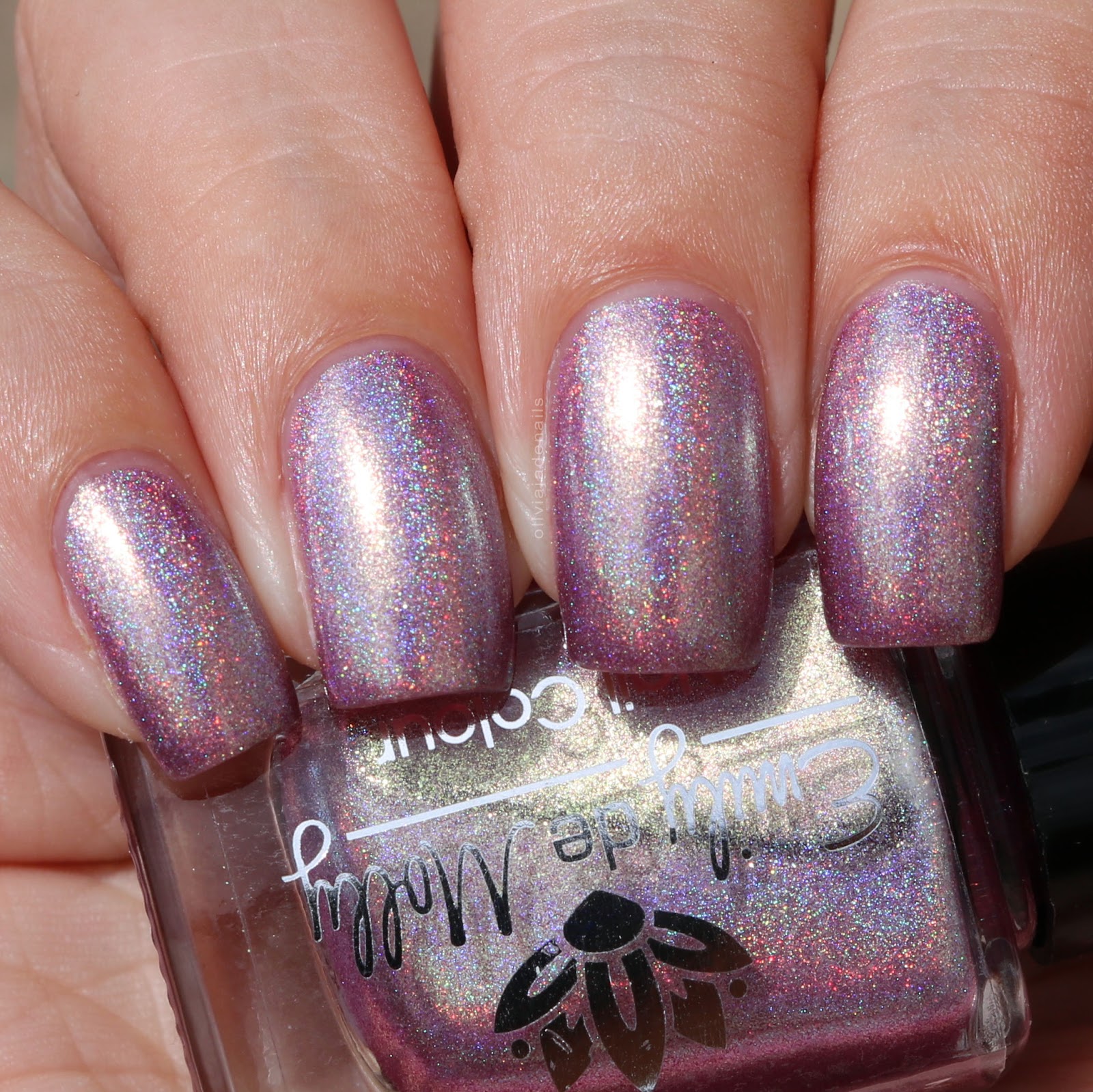 Emily de Molly Streams Of Gold by Olivia Jade Nails