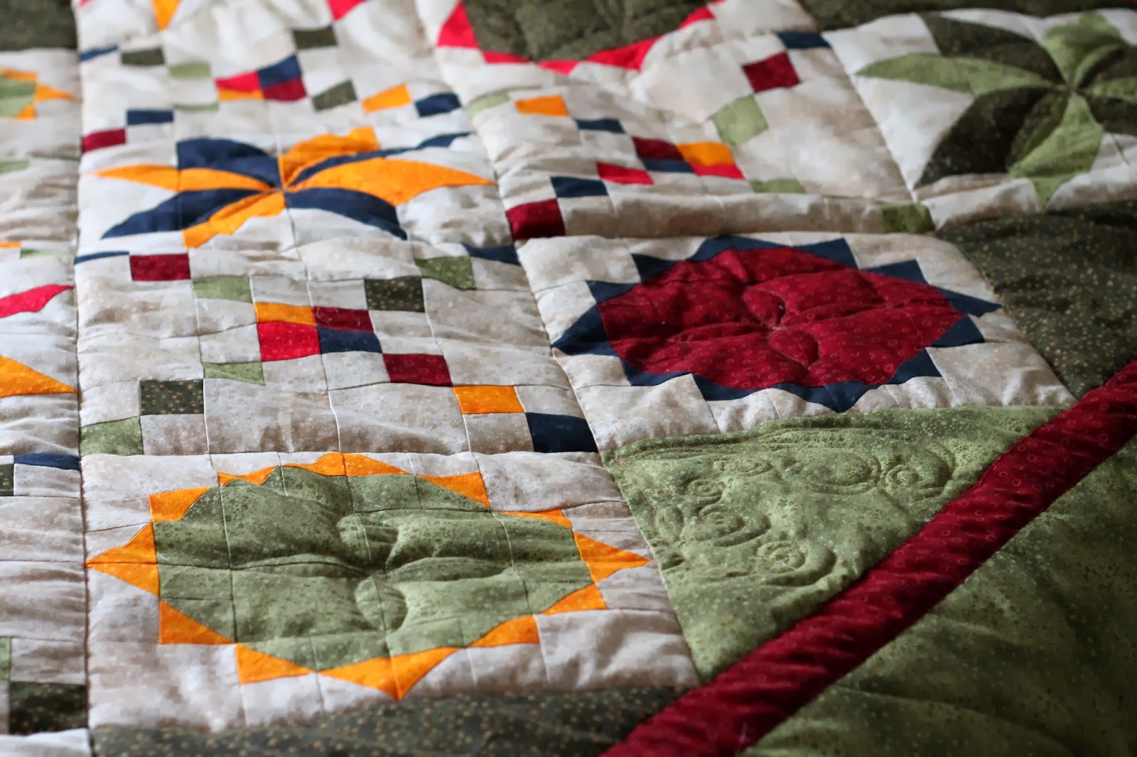 Миссури квилт пэчворк. Пэчворк квилт квилтинг или лоскутное шитьё. Покрывало patchwork t286817. Лоскутные покрывала. Лоскутное одеяло.