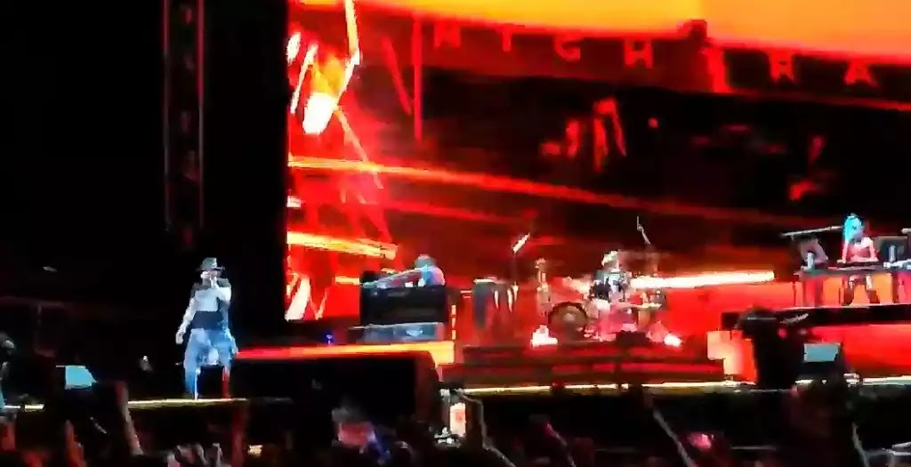 Οι Guns N’ Roses έκαναν συναυλία με 40.000 - Χαμός απο Υβριστικά μηνύματα (βίντεο) Οι Guns N’ Roses έκαναν συναυλία με 40.000 - Χαμός απο Υβριστικά μηνύματα (βίντεο)