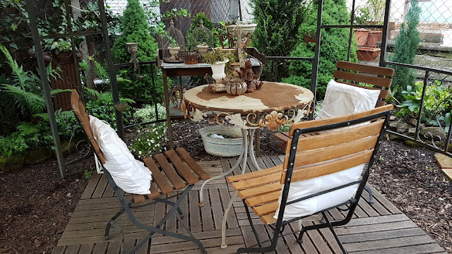 Shabby House and Garden