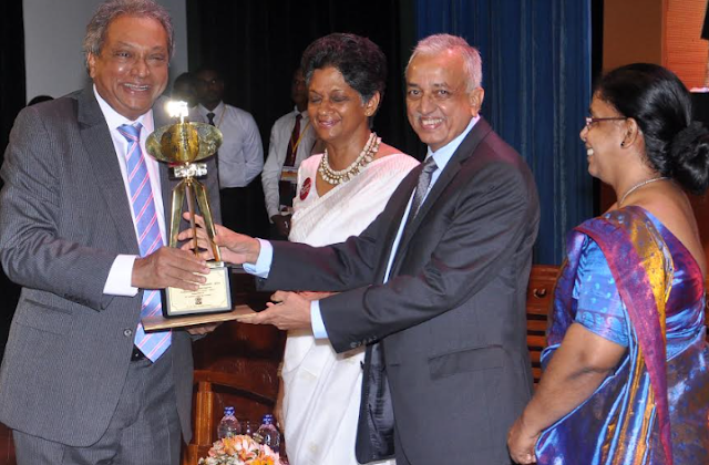 SriLankan Catering wins yet another Presidential Export Award! SriLankan Catering wins yet another Presidential Export Award!