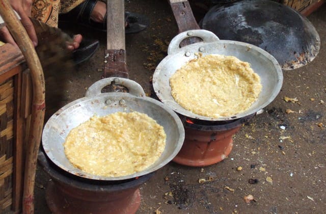 Kerak Telor, makanan legendaris dari Betawi yang cukup populer di kalangan milenial Kerak Telor, makanan legendaris dari Betawi yang cukup populer di kalangan milenial