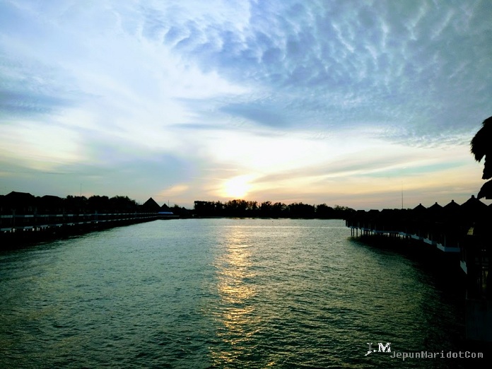 Sunset di Avani Sepang & main layang-layang Sunset di Avani Sepang & main layang-layang