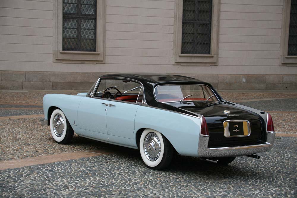 Lancia Flaminia авто