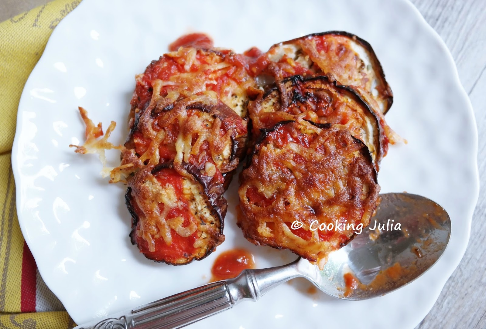 COOKING JULIA : AUBERGINES GRATINÉES À LA TOMATE