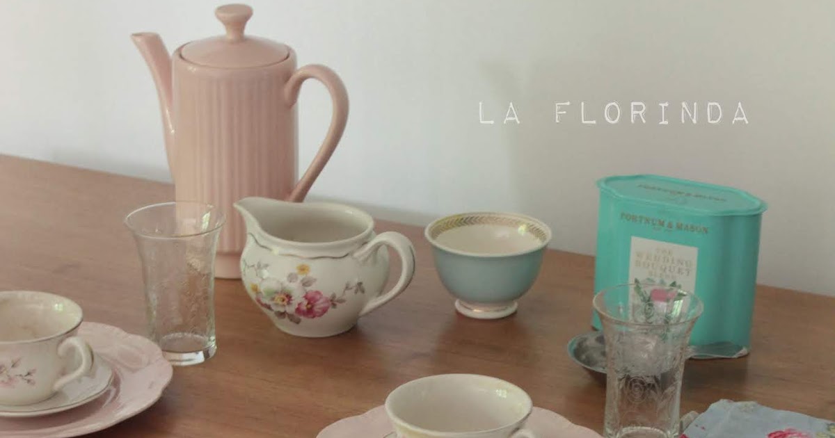 La Florinda: Mesa plegable lavada y patinada