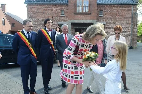 Queen Mathilde of Belgian visited the visual impairtment center 'L’Oeuvre Fédérale Les Amis des Aveugles et Malvoyants' 