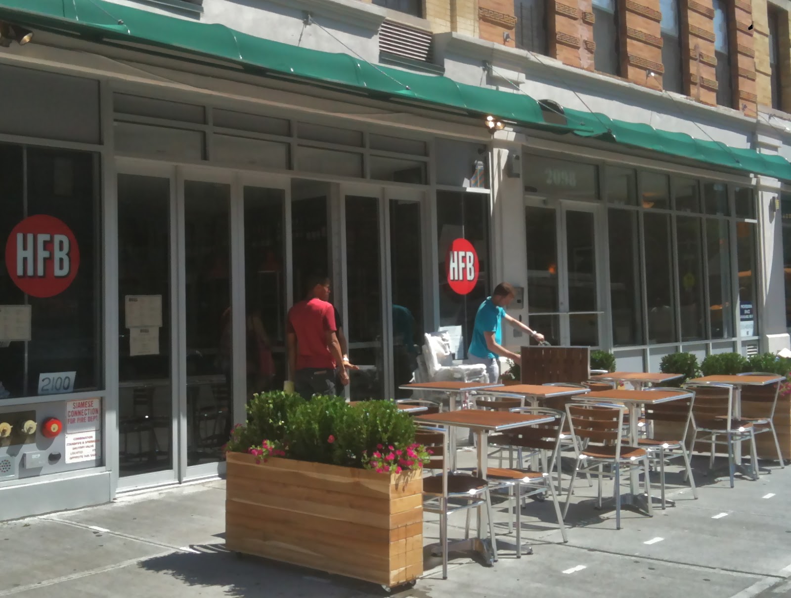 h-a-r-l-e-m-b-e-s-p-o-k-e-eat-harlem-food-bar-debuts-outdoor-seating