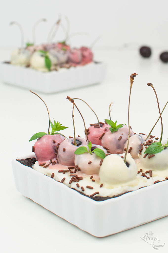 Mini-Oreo-Tarte mit Chocolate Cherries im Ombre Style Mini-Oreo-Tarte mit Chocolate Cherries im Ombre Style