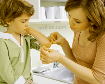 Bantu obati luka anak - Mengalihkan Tanggung Jawab - Kebiasaan Buruk Orang Tua