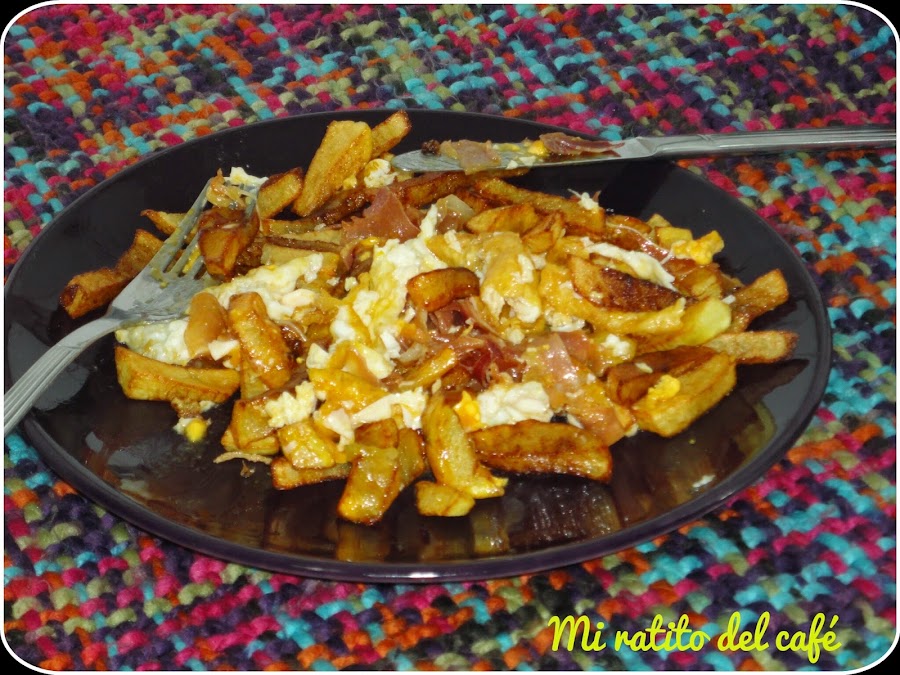 Huevos rotos con jamón