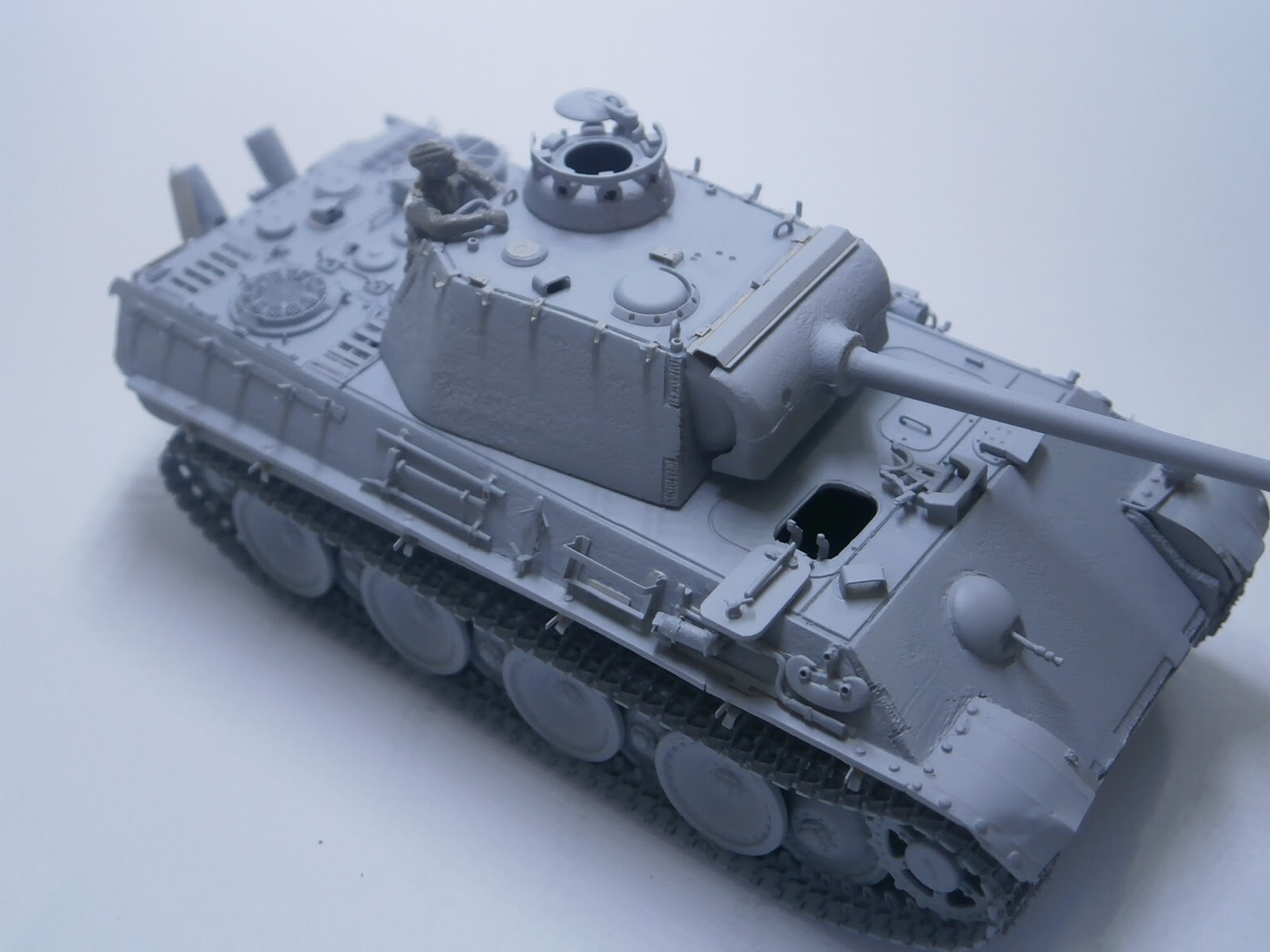 Hongrie 1945 diorama (Panther Ausf.G Late & Zundapp KS 750) - Page 2 P1011037