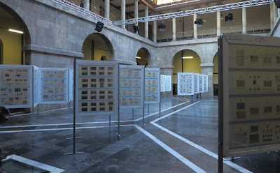 Patio del Antiguo Instituto Jovellanos con la exposición filatélica