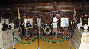 Ziarah ke Makam Mantan Presiden Soeharto di Astana Giribangun Ziarah ke Makam Mantan Presiden Soeharto di Astana Giribangun