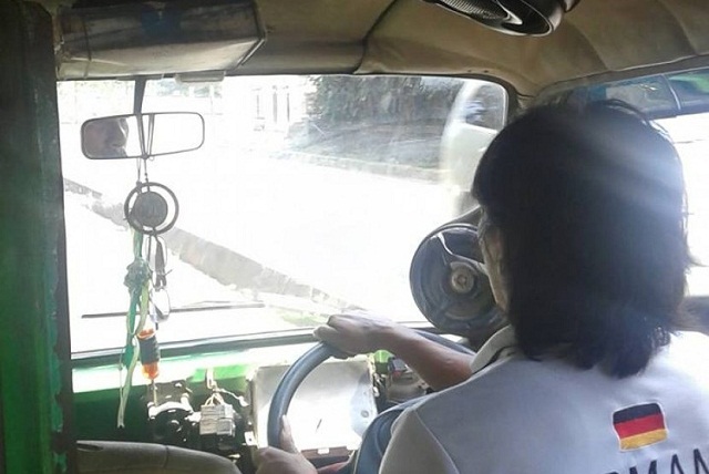 Inilah nasehat dan taushiah kehidupan yang sangat berarti dari sopir angkot ini Inilah nasehat dan taushiah kehidupan yang sangat berarti dari sopir angkot ini