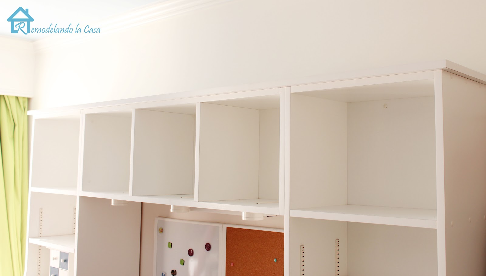 Adding Crown Molding To The Top Of Bookcases Remodelando La Casa It S Been A Really Good Piece But I Wanted To Give The More Stylish Look With Crown Molding By Now You Must Know How Crazy Am About Moldings