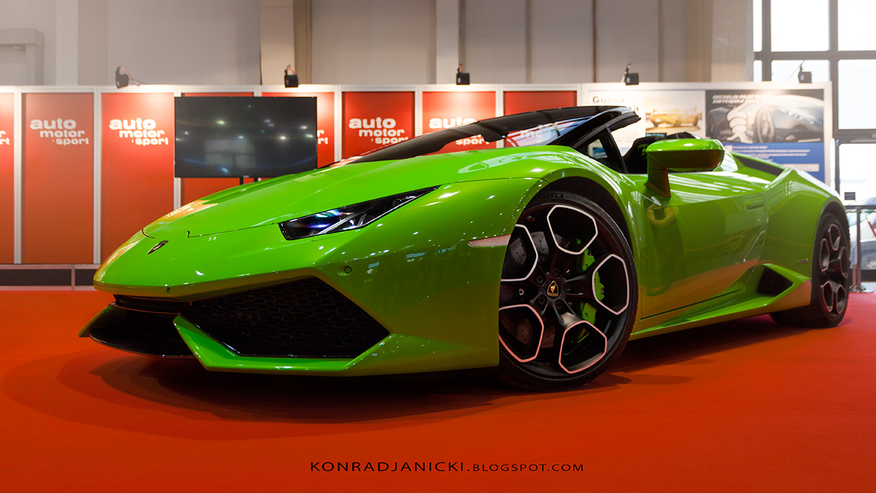green Lamborghini Hurracan Spider