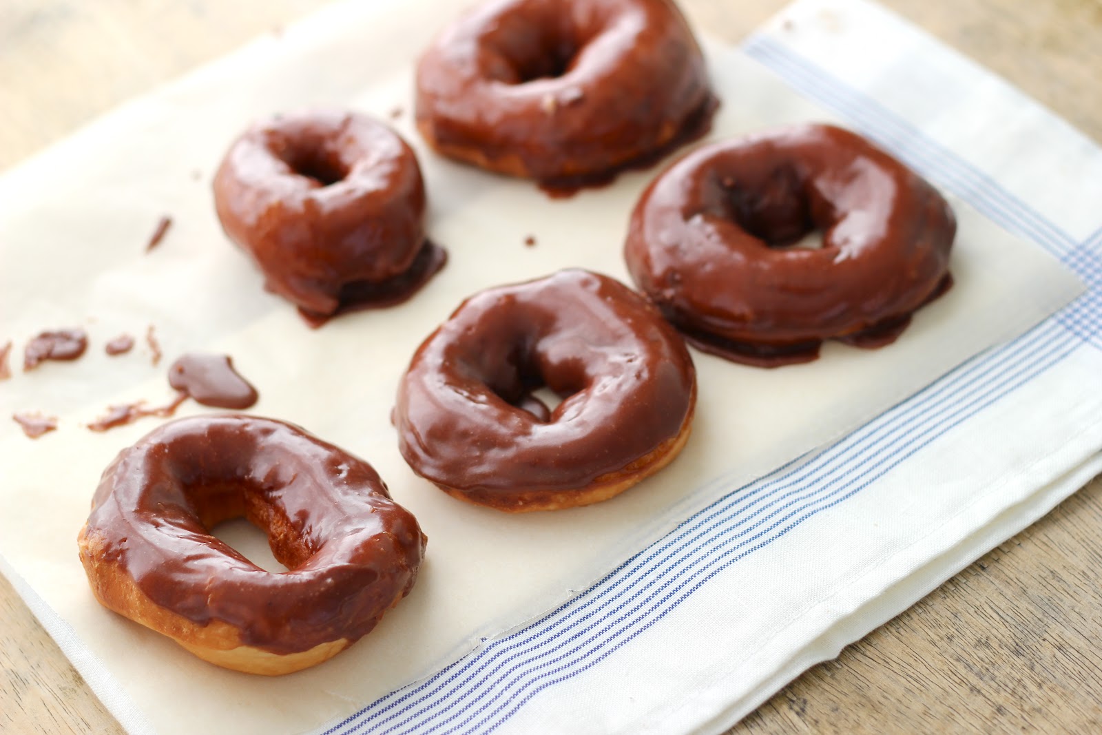 Donut hole. Fun of donuts. Donut without hole. Nipple in the donut hole. Детские анекдоты про пончики.