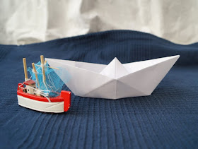 DIY: Papierschiff-Einladungen für den Kindergeburtstag basteln. Kindergeburtstag, Ahoi! Hier kommt die Anleitung zur Einladung!