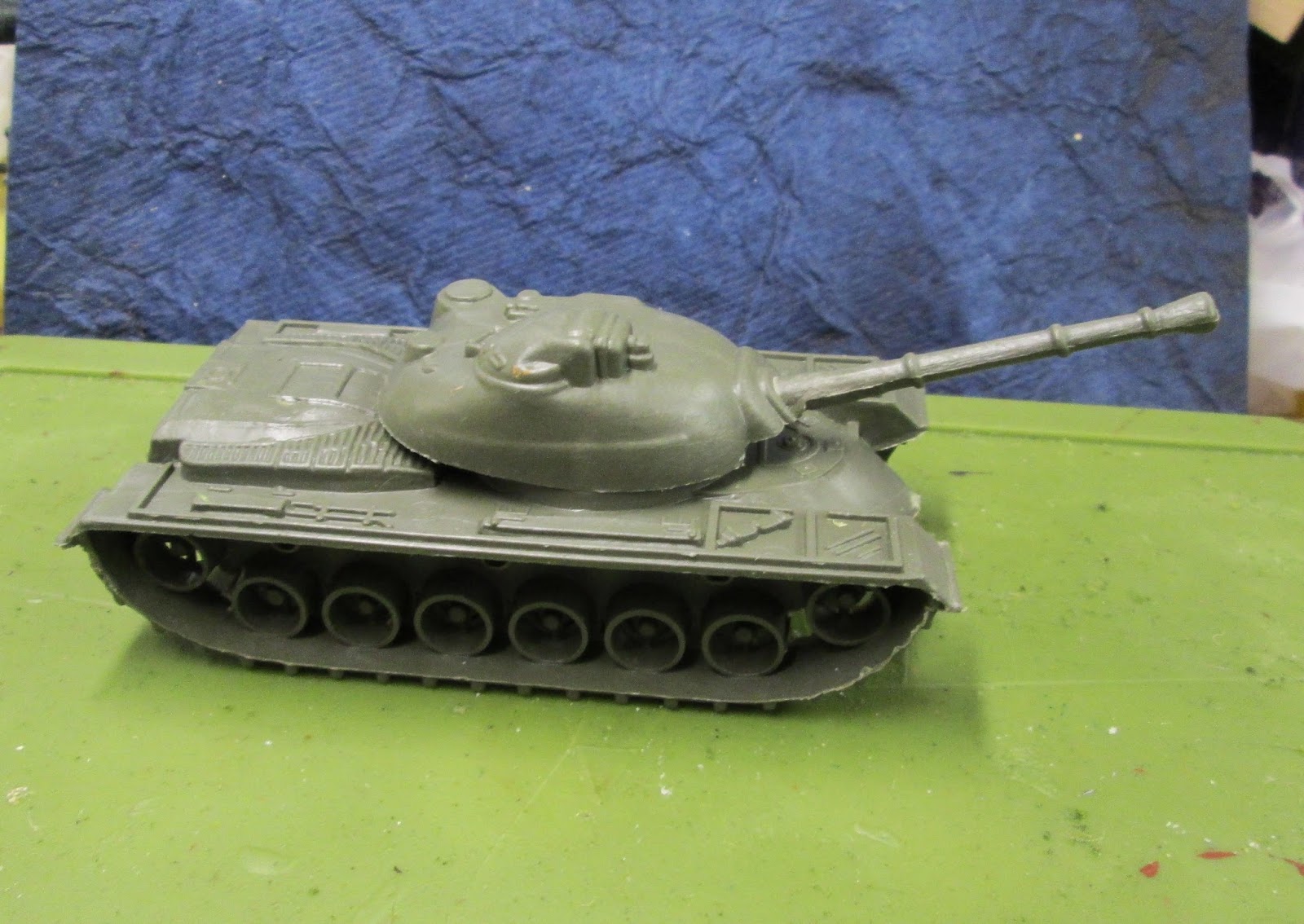 One More Gaming Project: 28mm Sci-Fi Tanks from Made-in-China Toys ...