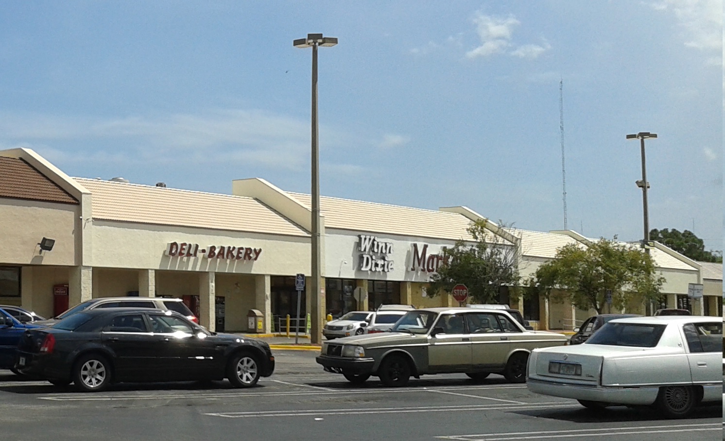 i wonder if this store had doors on this side as well prior to its marketplace era remodel considering the placement of that ramp like it is there i wonder if this store had doors on this side as well prior to its marketplace era remodel considering the placement of that ramp like it is there