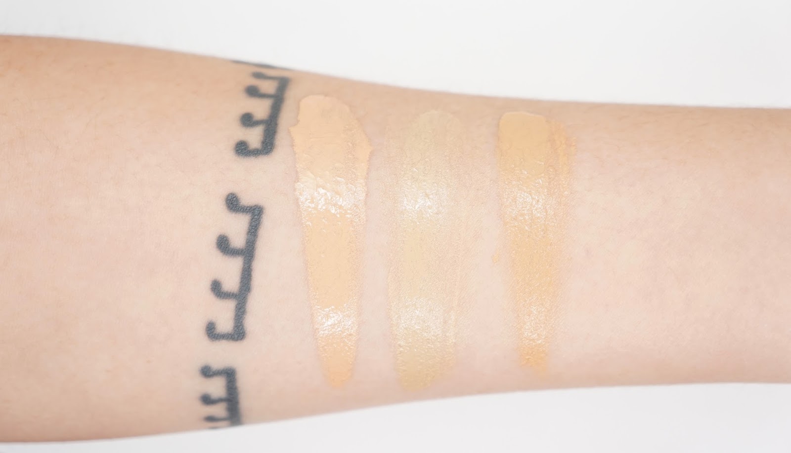 Review & Swatches Charlotte Tilbury Light Wonder Foundation in 5, 6