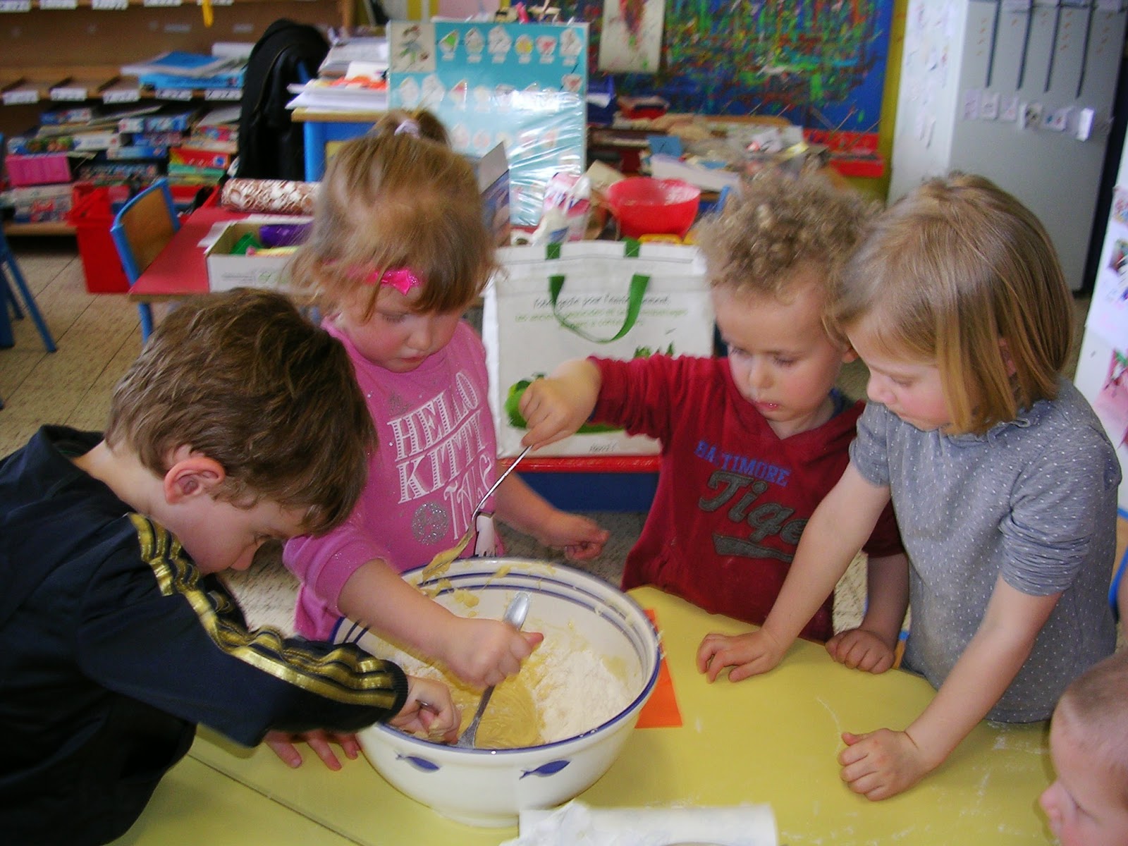 Ecole Communale de FAIRON: Activité culinaire en maternelle