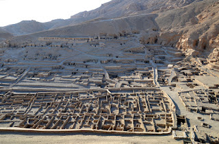 Deir el-Medina/publikováno z http://www.ifao.egnet.net/archeologie/deir-el-medina/
