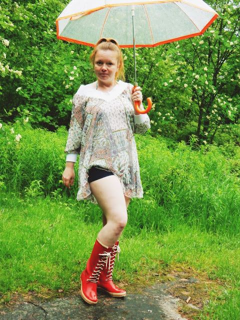 Esittelen mummon sadepäivän asun