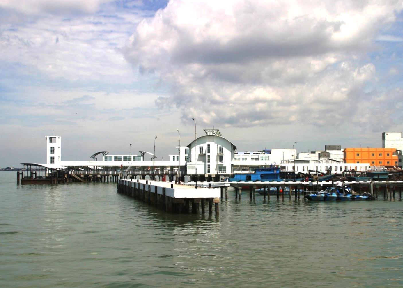 Pulau Karimun Kawasan Strategis Pelayaran Internasional