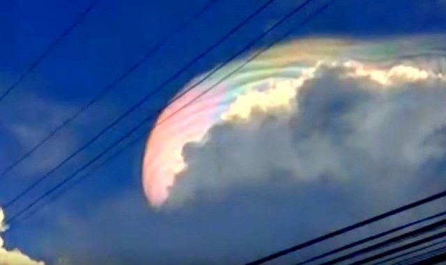  Strange phenomenon like ‘Earthquake Lights’ appears in the sky above the Philippines Sky%2Bphenomenon%2Bearthquake%2Blights