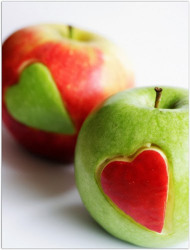 Manzanas adornadas para San Valentín en Recicla Inventa