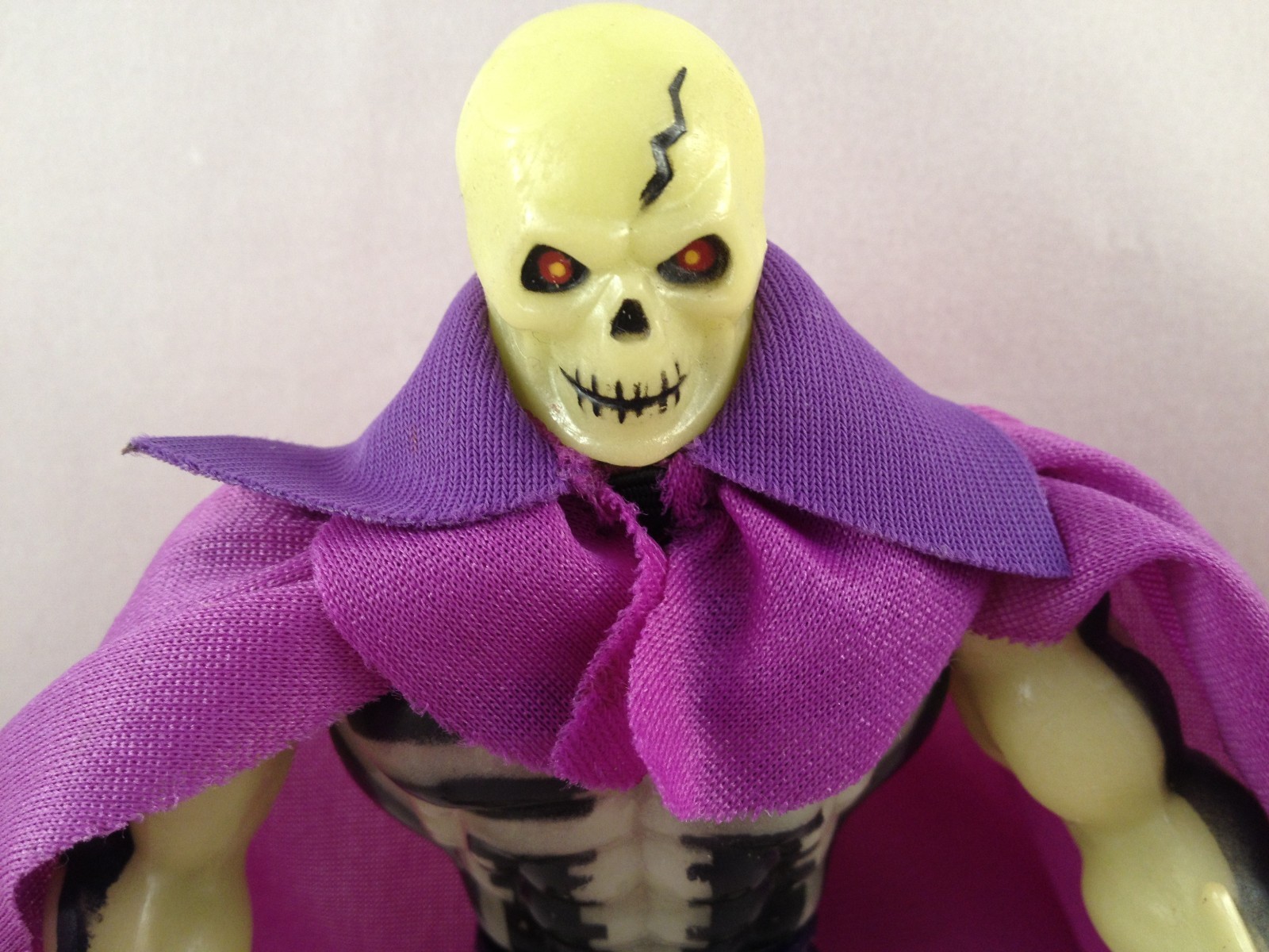 scare glow vs skeletor