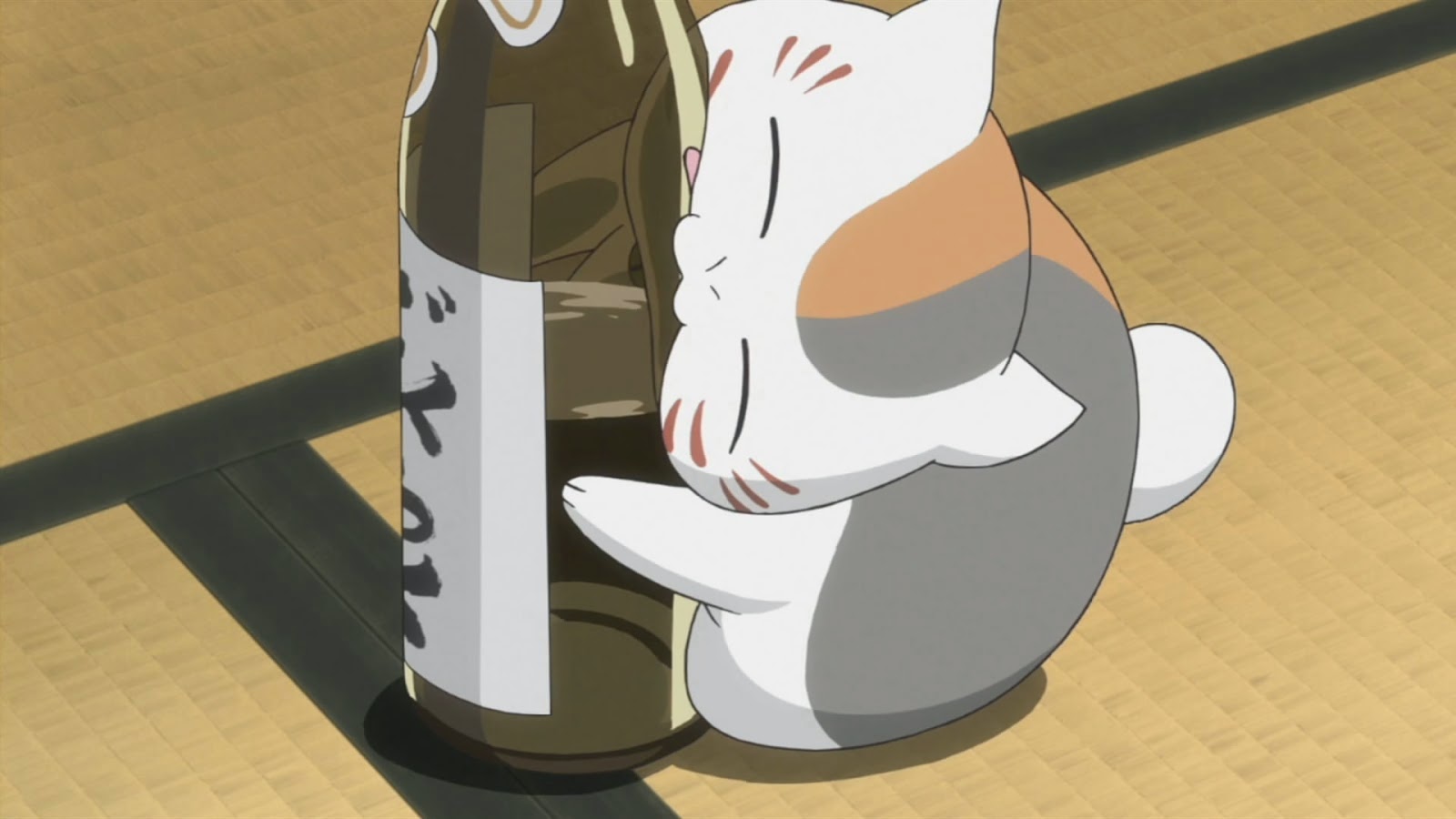 Nyanko-san z butelką sake