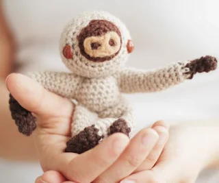http://www.thesunandtheturtle.com/2014/12/amigurumi-baby-sloth-crochet-pattern.html