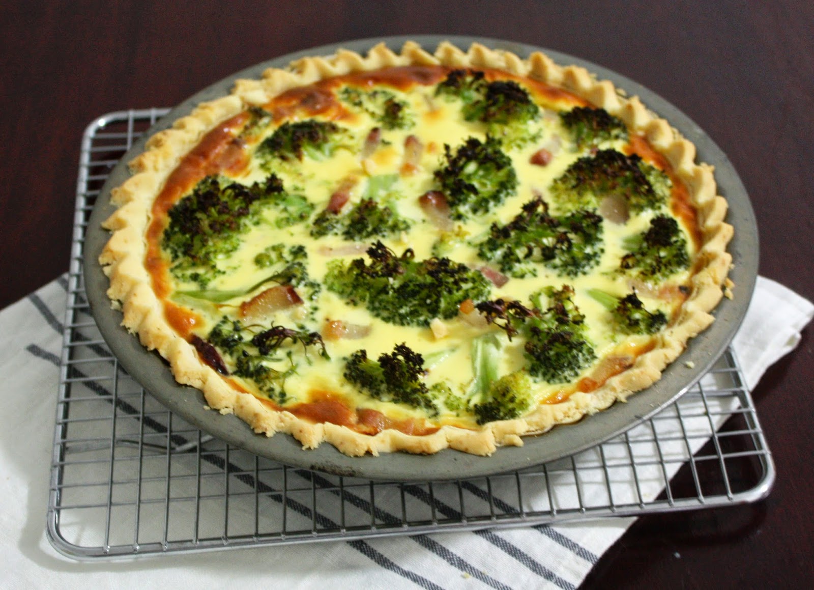 Quiche de brócolis e bacon sem glúten