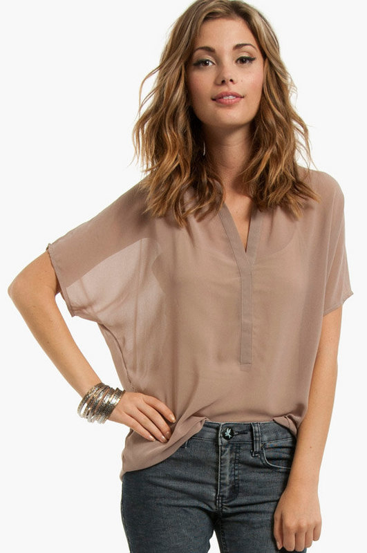 The Chiffon Blouse makes a Comeback / geeks fashion