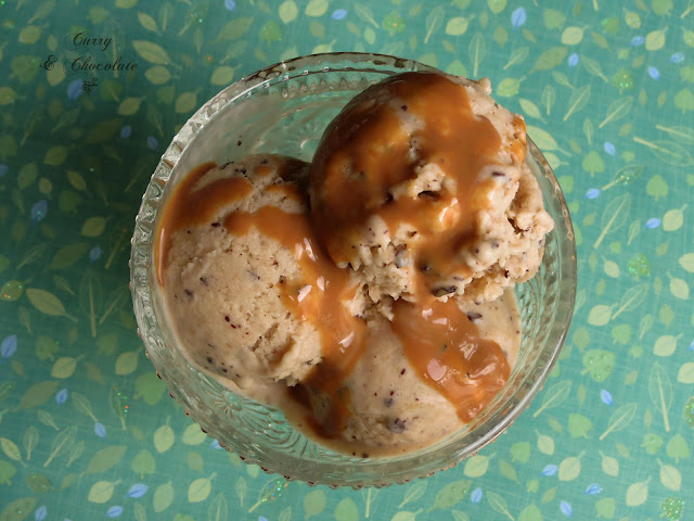 Helado de plátano con trocitos de chocolate - Banana ice cream Helado de plátano con trocitos de chocolate - Banana ice cream