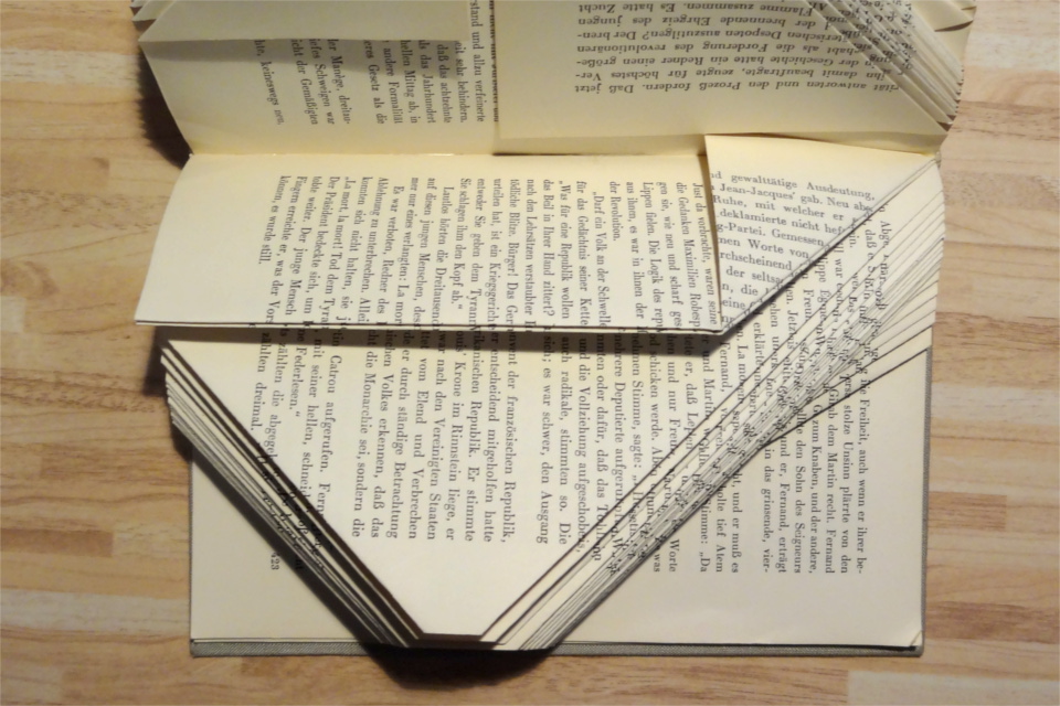 Steffi's Hochzeitsblog: DIY: Bücher falten