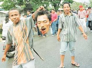 Kronologis Perang Terbuka antara Dayak dan Madura Kronologis Perang Terbuka antara Dayak dan Madura