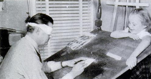 Mel Graff llevando a cabo el experimento Mel Graff llevando a cabo el experimento
