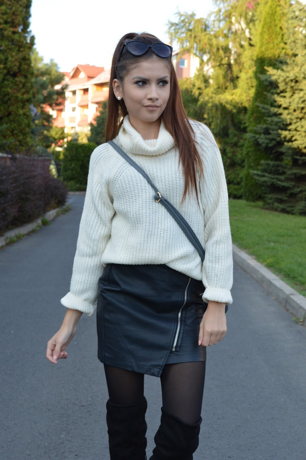 Fashion for your legs Black leather skirt & over knee boots