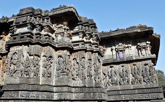 Series of sculptures on the walls of the temple, leaving behind no space untouched Series of sculptures on the walls of the temple, leaving behind no space untouched