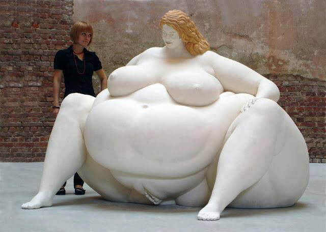 30 Of The World's Most Incredible Sculptures That Took Our Breath Away - Fat Lady Statue in San José, Costa Rica