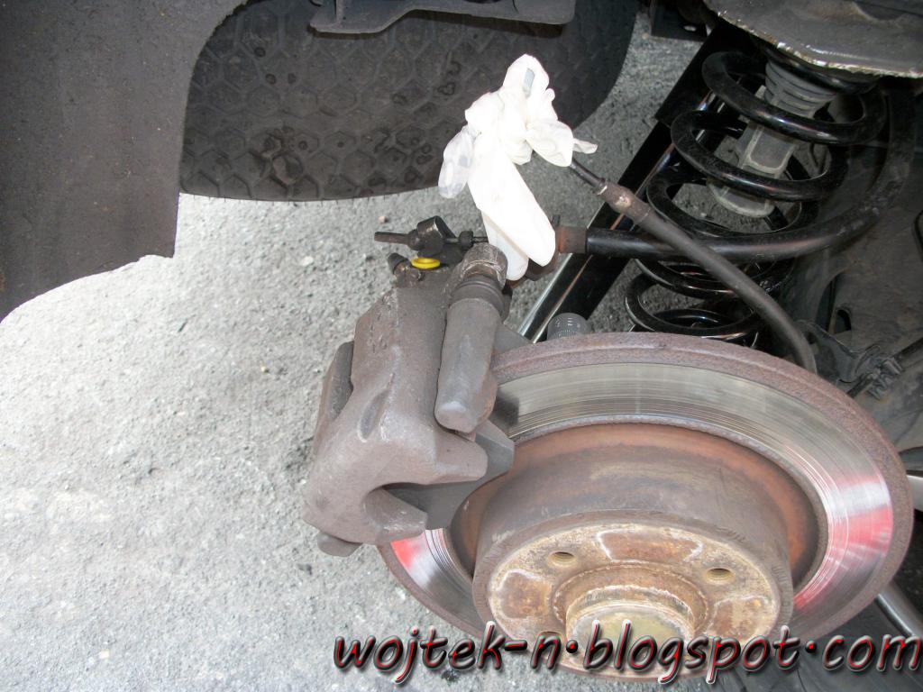 wojtekn Rear brake caliper replacing, caliper seized, caliper Renault